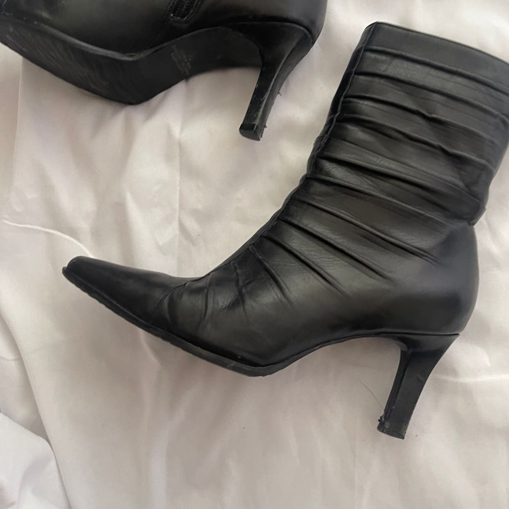 Vintage‎ Vanity Ruched Leather Heeled Booties